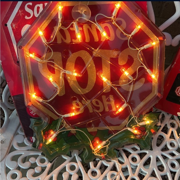 Lighted Santa Stop here Signs 🎅 🛑 - Picture 4 of 4
